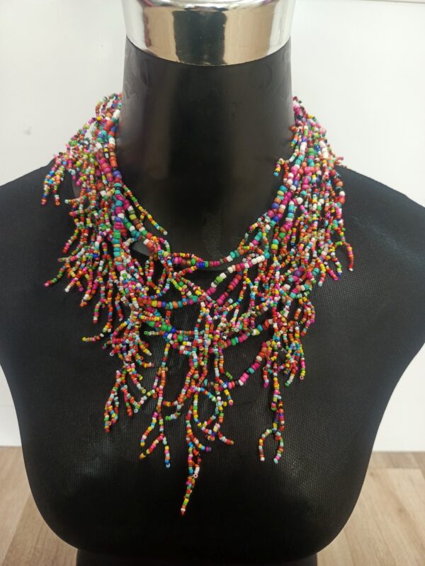 Colgante Multicolor Flecos Cortos